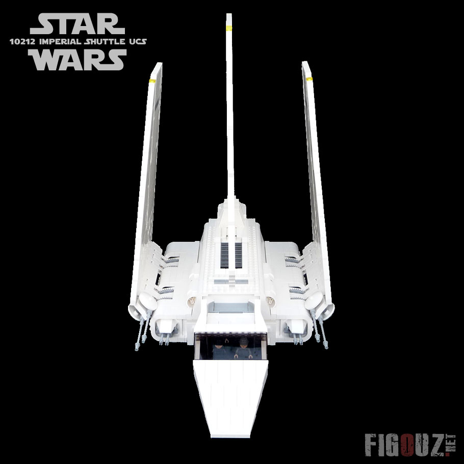 LEGO 10212 Imperial Shuttle UCS - Vue d'ensemble du vaisseau sur son train d'atterrissage avec les ailes repliées
