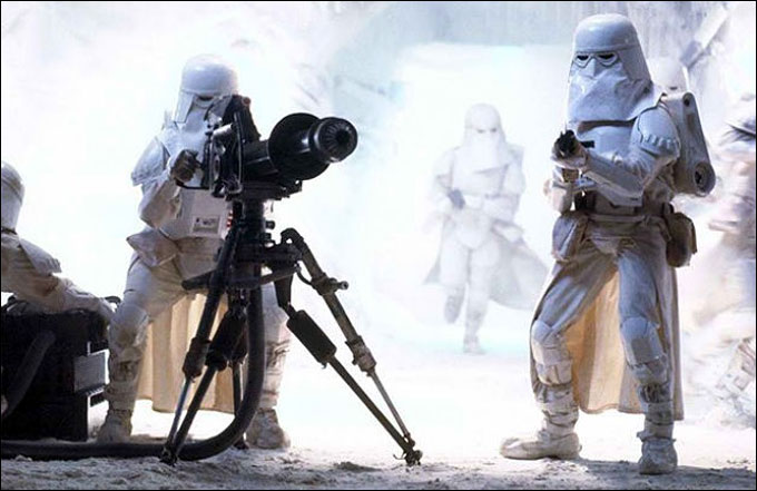 Bataille de Hoth - Le Général Carlist Rieekan et la princesse Leia au poste de commandement tactique